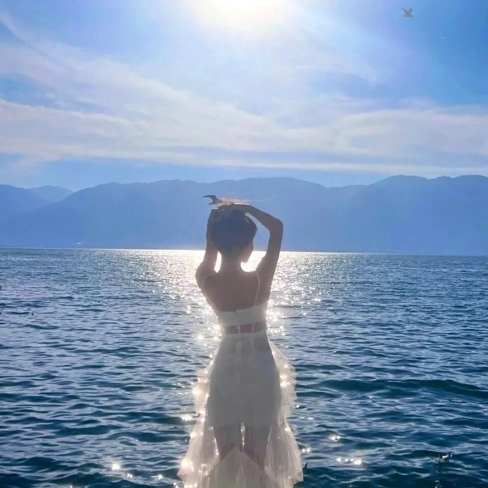 玉湖裸女